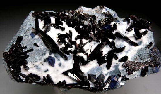 Benitoite, Neptunite from Gem Mine, San Benito Co., California, USA [db_pics/pics/r638a.jpg]