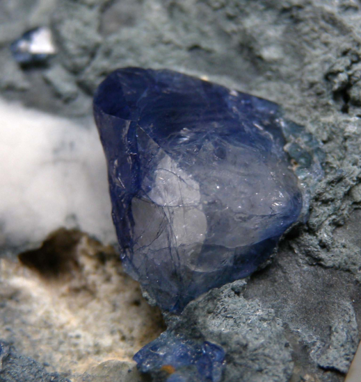 Benitoite from Gem Mine, San Benito Co., California, USA [db_pics/pics/r640c.jpg]
