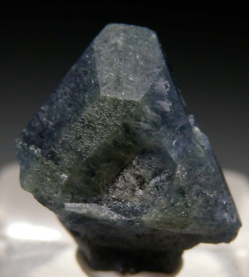 Benitoite from Gem Mine, San Benito Co., California, USA [db_pics/pics/r641a.jpg]