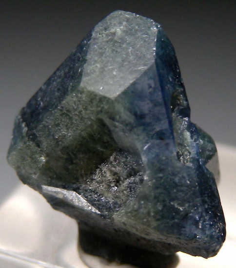 Benitoite from Gem Mine, San Benito Co., California, USA [db_pics/pics/r641b.jpg]