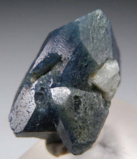 Benitoite from Gem Mine, San Benito Co., California, USA [db_pics/pics/r641c.jpg]