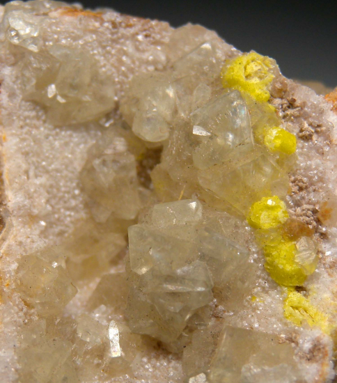Smithsonite, Willemite, Mimetite from Berg Aukas Mine, Otavi Mtns., Namibia [db_pics/pics/r643c.jpg]