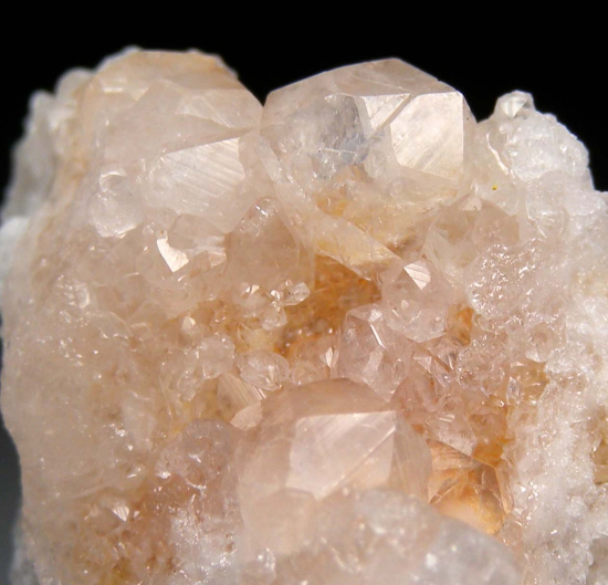 Grossular from Stifle Memorial Claim, Georgetown, El Dorado Co., California, USA [db_pics/pics/r648b.jpg]