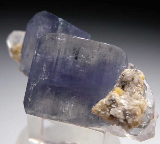 Apatite on Quartz from Panasquiera, Portugal [db_pics/pics/r659c.jpg]