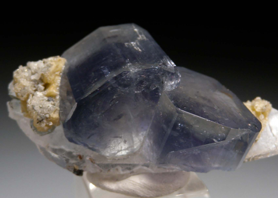 Apatite on Quartz from Panasquiera, Portugal [db_pics/pics/r659e.jpg]