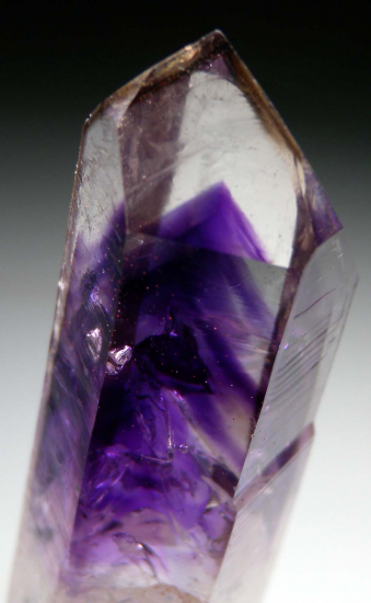 Amethyst from Gobobseb Mtns., Brandberg area, Namibia [db_pics/pics/r663d.jpg]