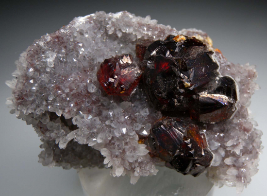 Sphalerite on Quartz from Shuikoushan Mine, Hunan, China [db_pics/pics/r668a.jpg]