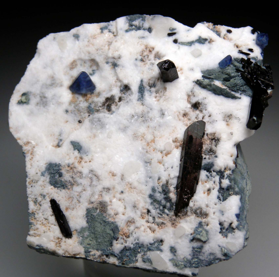 Benitoite with Neptunite from Gem Mine, San Benito Co., California, USA [db_pics/pics/r675a.jpg]