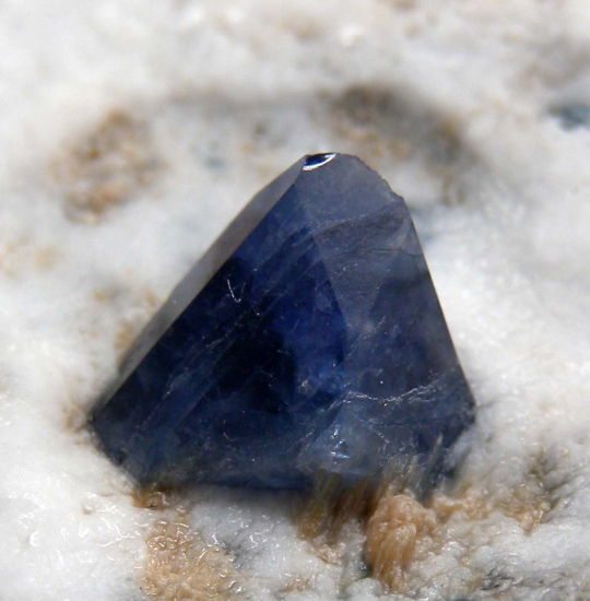Benitoite with Neptunite from Gem Mine, San Benito Co., California, USA [db_pics/pics/r675c.jpg]
