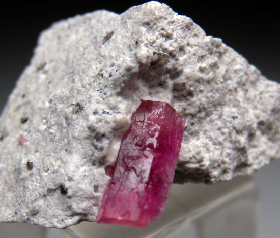 Red Beryl from Violet Claim, Wah Wah Mtns., Beaver Co., Utah, USA [db_pics/pics/r681d.jpg]