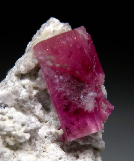 Red Beryl from Violet Claim, Wah Wah Mtns., Beaver Co., Utah, USA [db_pics/pics/r682b.jpg]
