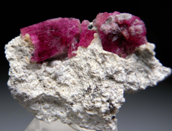 Red Beryl from Violet Claim, Wah Wah Mtns., Beaver Co., Utah, USA [db_pics/pics/r683a.jpg]