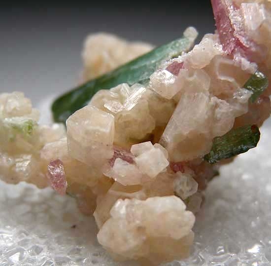 Elbaite on Wardite from Taquaral, Minas Gerais, Brazil [db_pics/pics/sa558b.jpg]