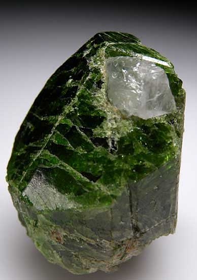 Chrome Diopside from Malacacheta, Minas Gerais, Brazil [db_pics/pics/sa586b.jpg]