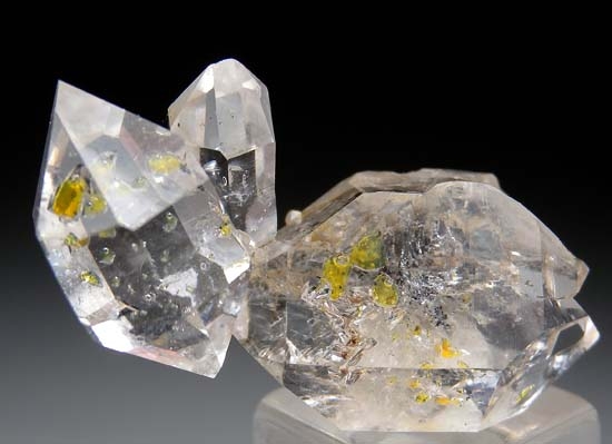 Oil in Quartz from Zhob, Balochistan, Pakistan [db_pics/pics/t622b.jpg]