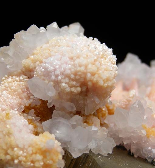 Rhodochrosite, Pyrite, Quartz from Trepca, Kosovo, Yugoslavia [db_pics/pics/t873b.jpg]