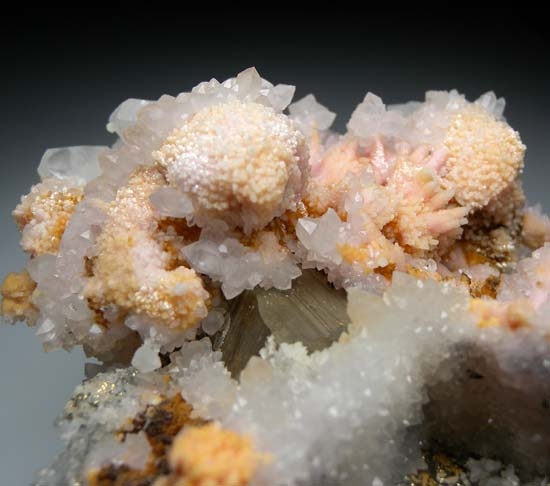 Rhodochrosite, Pyrite, Quartz from Trepca, Kosovo, Yugoslavia [db_pics/pics/t873d.jpg]